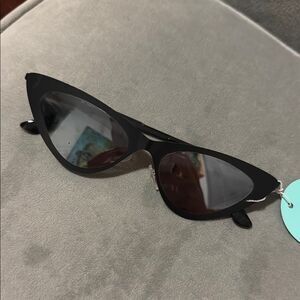 Stylish Black Cat-Eye Sunglasses Metal Frame Dark Lense BRAND NEW 100% UV Tint